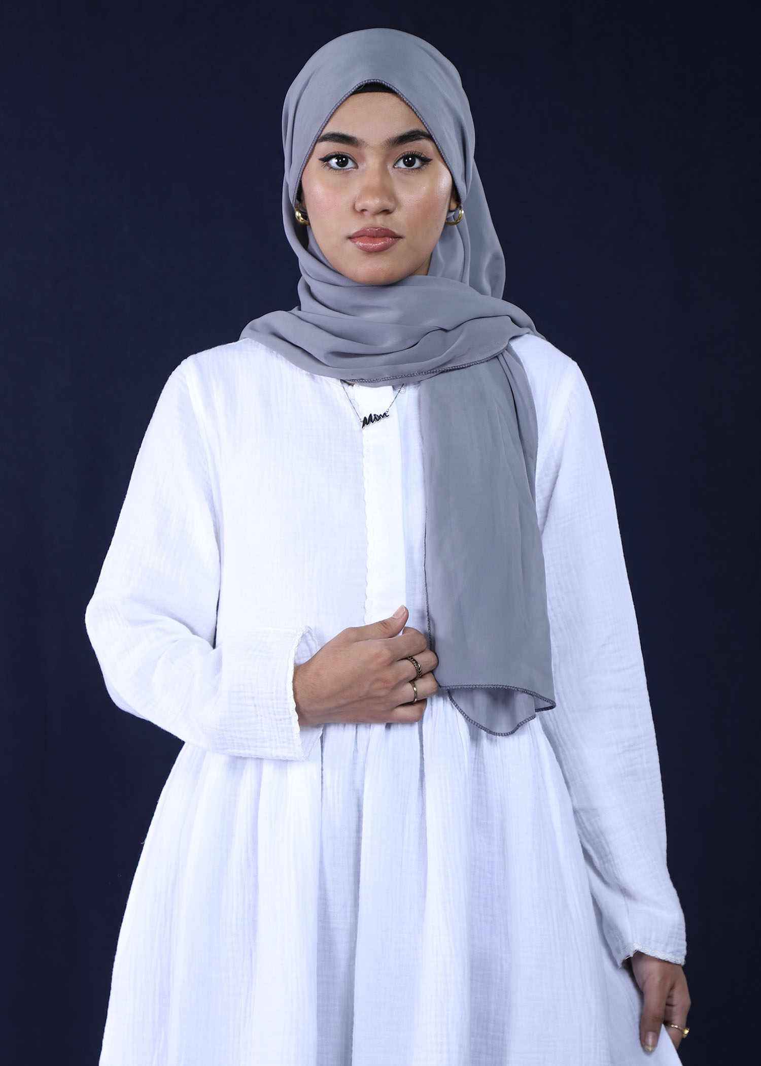 avena ladies top white color close front view